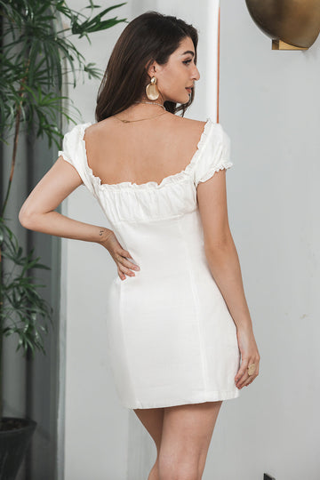 Vaina Vestido blanco con cordones de botonadura sencilla y mangas abullonadas
